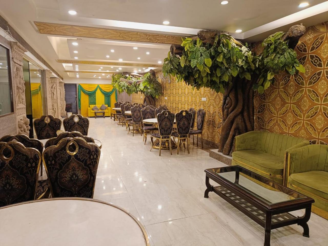 Hotel Waterfall Paschim Vihar Delhi ภายนอก รูปภาพ