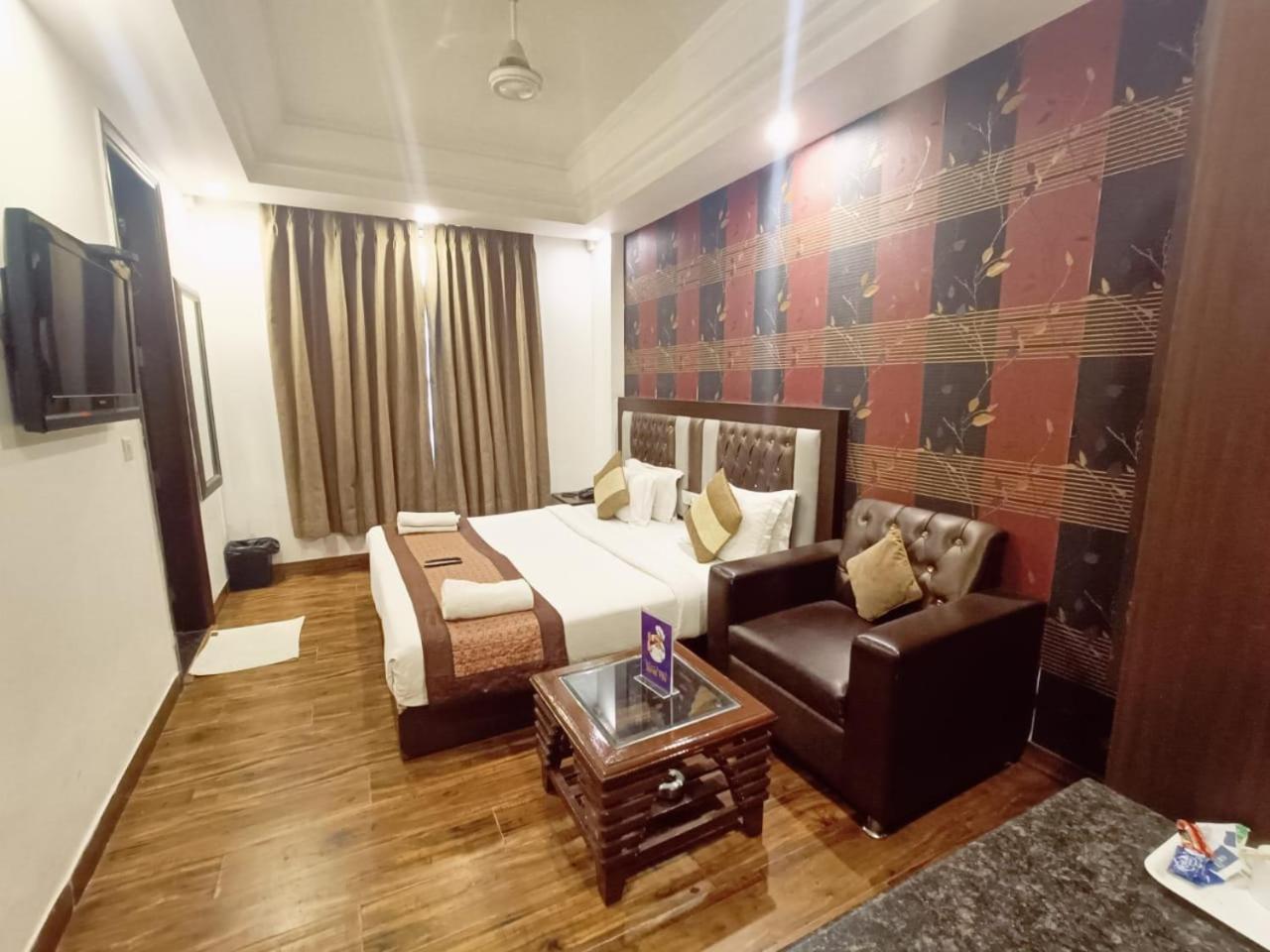 Hotel Waterfall Paschim Vihar Delhi ภายนอก รูปภาพ
