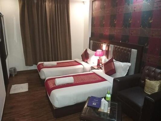 Hotel Waterfall Paschim Vihar Delhi ภายนอก รูปภาพ