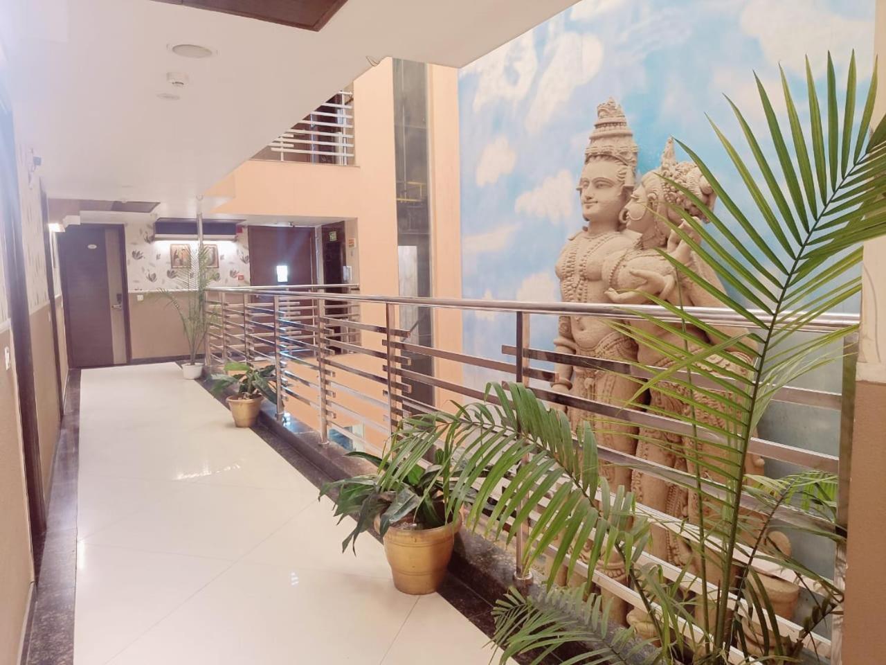 Hotel Waterfall Paschim Vihar Delhi ภายนอก รูปภาพ