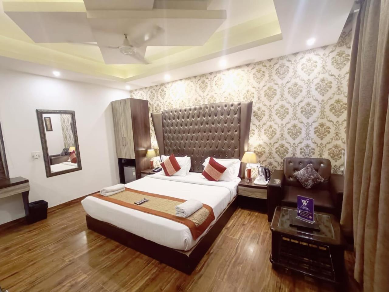 Hotel Waterfall Paschim Vihar Delhi ภายนอก รูปภาพ